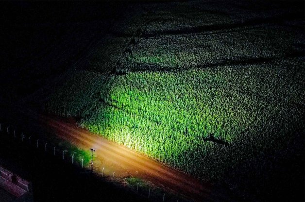 Torre de iluminação fotovoltaica